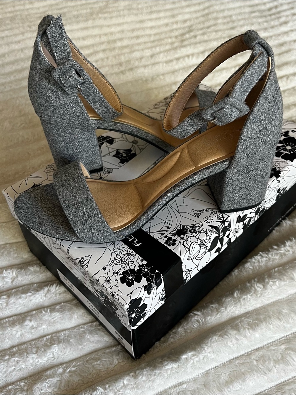 Chinese Laundry Women’s Business Casual Gray Tweed Block Heel with Ankle Strap